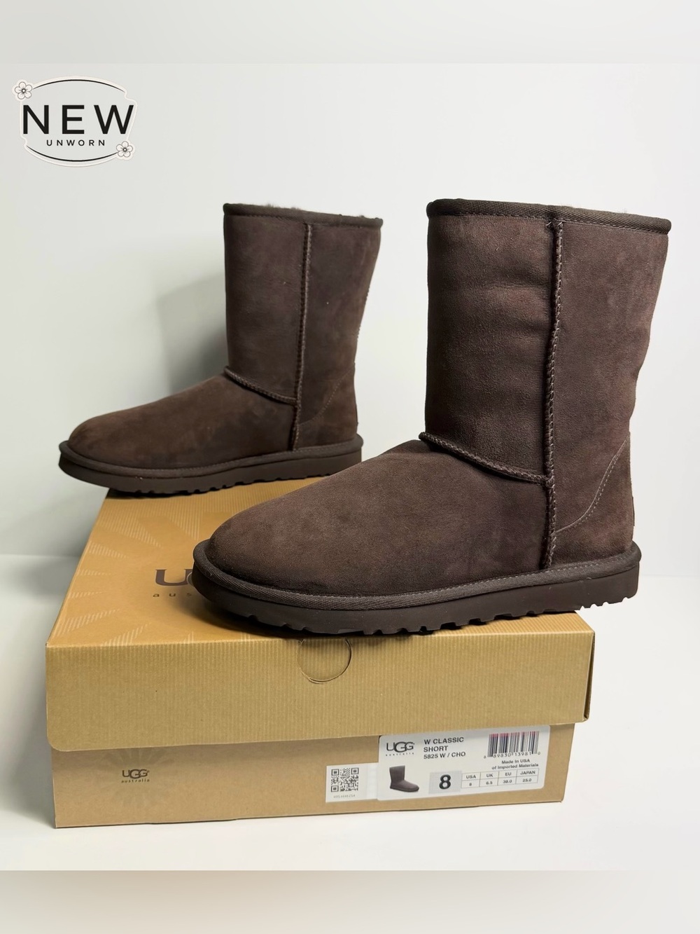 NEW UGG CLASSIC SHORT BOOT CHOCOLATE Size 8M in original Box
